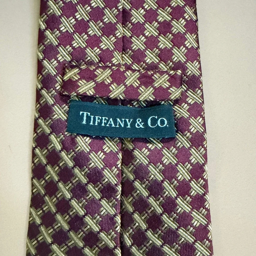 Tiffany‎ & Co Mens Burgundy Gold Geometric Silk Necktie Made in Italy Luxury Tie